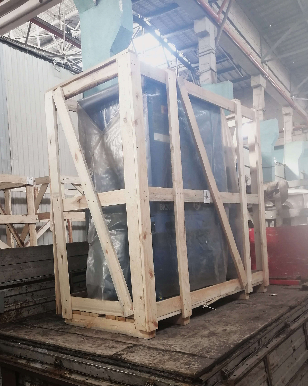 Отгрузка винтового компрессора REMEZA ВК20Т-16-500Д2 компании по производству комплектных изделий для напряжения.